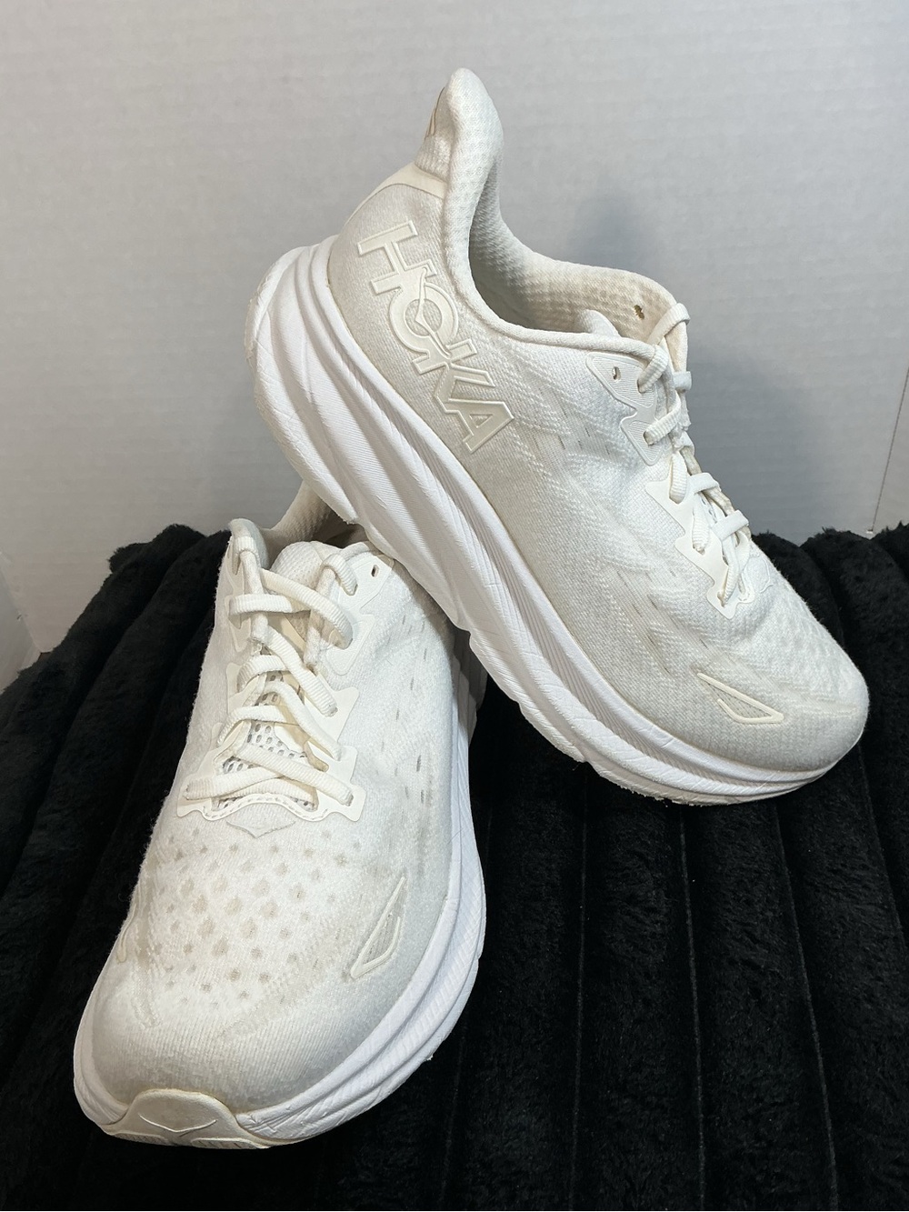HOKA Clifton 9 Wide Women’s 8.5 D White Running Shoes Sneakers 1132211 WW